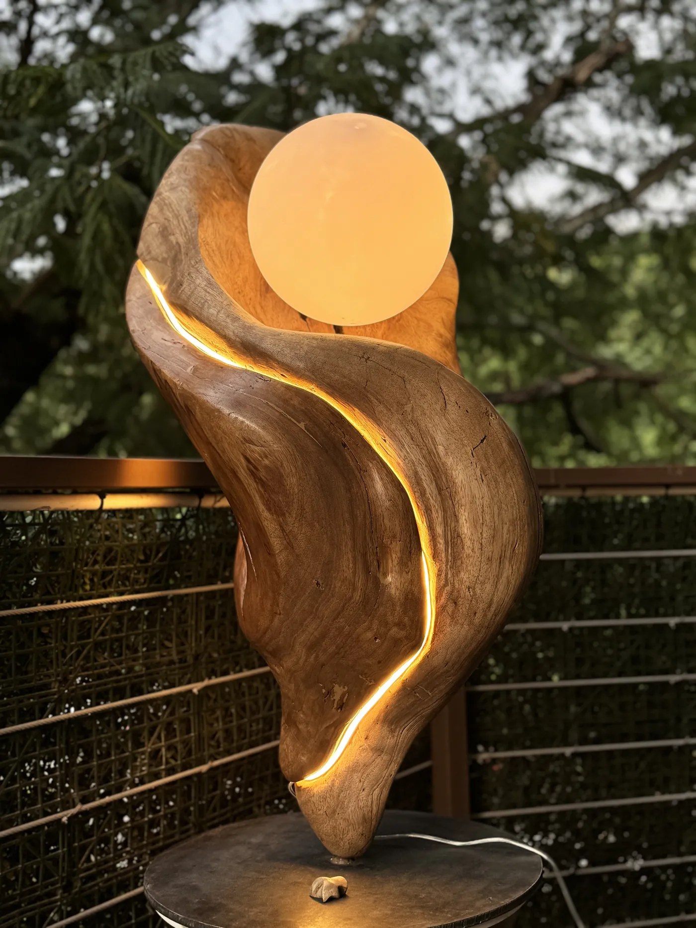 Brisa in daylight, full figure