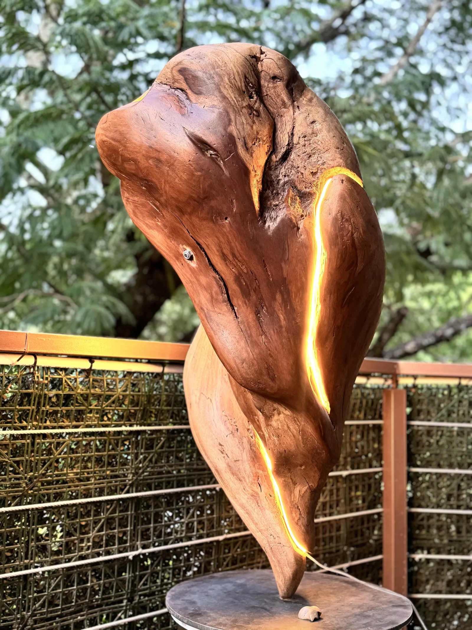 Close reading of Brisa's form — grain and erosion shaping soft curves