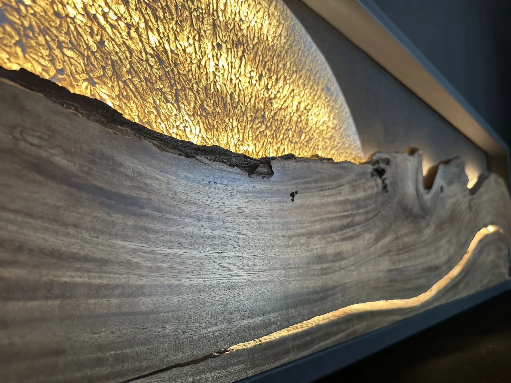 Macro of Horizonte — the textured sun meeting the natural edge of the wood like hills